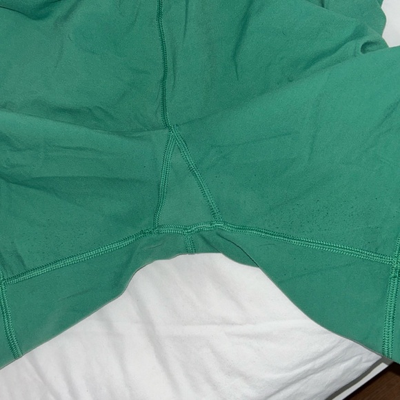 Aritiza Biker shorts in Green. - Picture 4 of 4